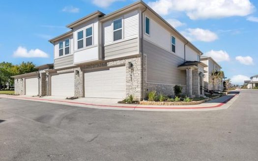 3-Bedroom Townhouse for Rent in Austin, TX 78744 – $2616/mo | 3 Baths | Updated 2025