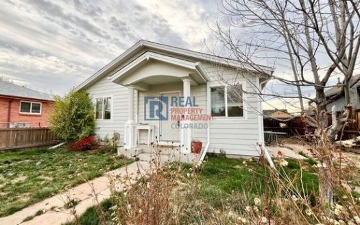 3-Bedroom Townhouse  for Rent in Denver, CO 80220 – $2100/mo | 2 Baths | Updated 2025