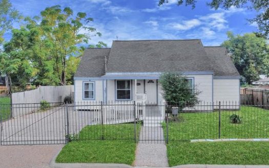 2-Bedroom Single Family Home for Rent in Houston, TX 77004 – $1875/mo | 3 Baths | Updated 2025