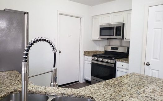 3-Bedroom Townhouse for Rent in Austin, TX 78727 – $2150/mo | 2 Baths | Updated 2025