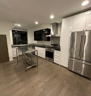 3-Bedroom Townhouse  for Rent in Seattle, WA 98122 – $4500/mo | 2 Baths | Updated 2025