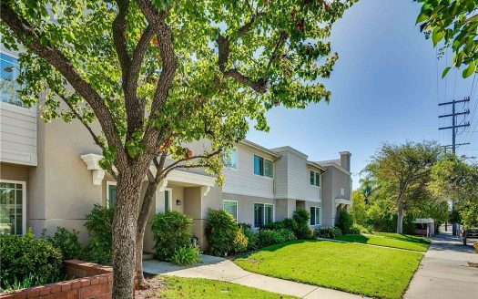 Townhouse for Sale in Northridge, CA 91325 – 2 Bedrooms, 3 Baths – $640000