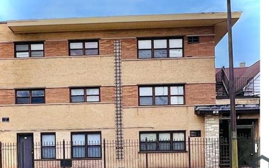 2-Bedroom Townhouse  for Rent in Chicago, IL 60617 – $1100/mo | 1 Baths | Updated 2025