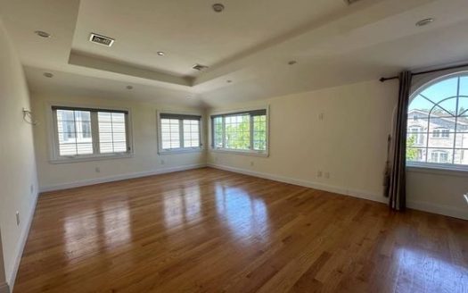 3-Bedroom Townhouse for Rent in Bayside, NY 11361 – $3200/mo | 2 Baths | Updated 2025