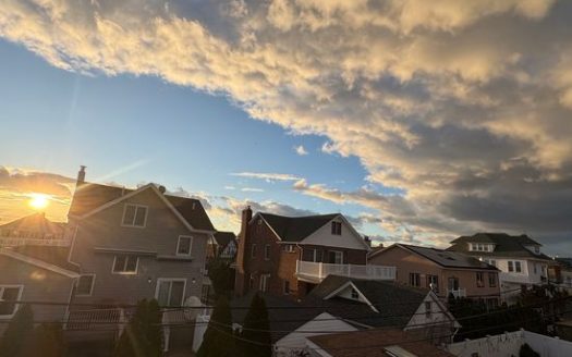 2-Bedroom Townhouse for Rent in Rockaway Park, NY 11694 – $3000/mo | 2 Baths | Updated 2025