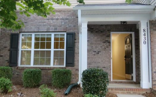 3-Bedroom Townhouse  for Rent in Matthews, NC 28105 – $1900/mo | 3 Baths | Updated 2025