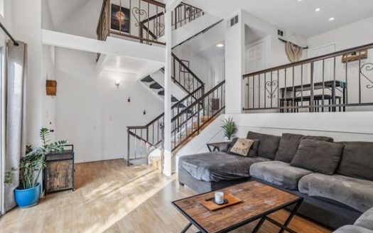 Townhouse for Sale in Van Nuys, CA 91405 – 2 Bedrooms, 2 Baths – $524900