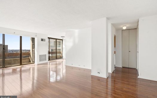 Condo for Sale in Philadelphia, PA 19107 – 1 Bedroom, 1 Bath – $235000