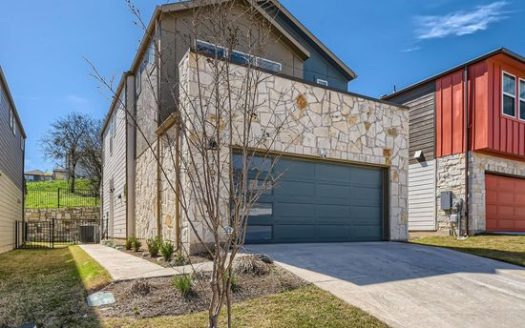 2-Bedroom Condo for Rent in Austin, TX 78744 – $2500/mo | 3 Baths | Updated 2025