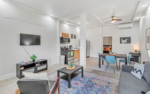 Multi Family Home for Sale in San Antonio, TX 78207 – 7 Bedrooms, 6 Baths – $499900