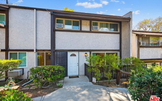 Townhouse for Sale in San Pedro, CA 90732 – 2 Bedrooms, 3 Baths – $479000