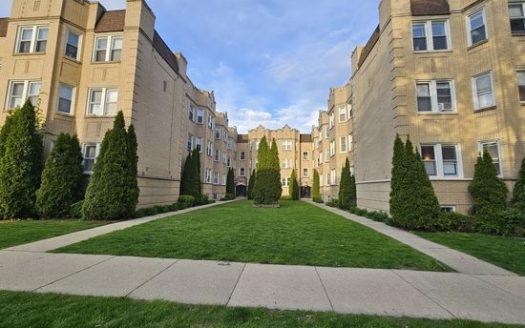 1-Bedroom Single Family Home for Rent in Chicago, IL 60645 – $1349/mo | 1 Baths | Updated 2025