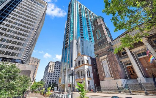 Condo for Sale in Nashville, TN 37219 – 1 Bedroom, 1 Bath – $424000