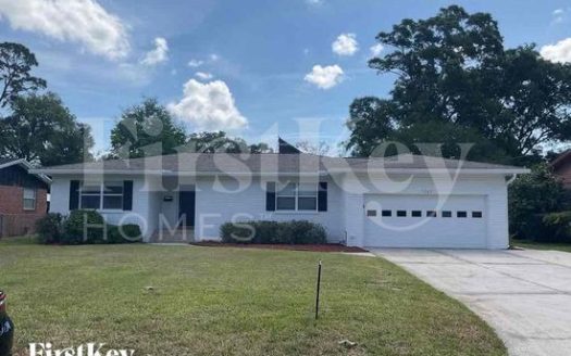 3-Bedroom Single Family Home for Rent in Jacksonville, FL 32211 – $2260/mo | 2 Baths | Updated 2025