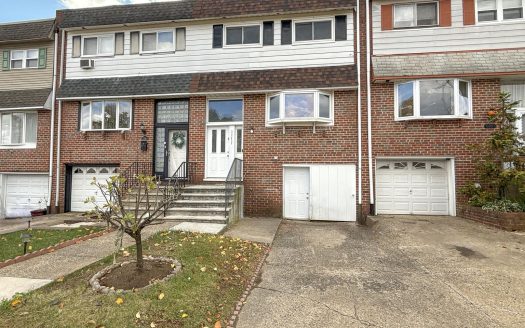 Townhouse for Sale in Philadelphia, PA 19154 – 4 Bedrooms, 2 Baths – $339900