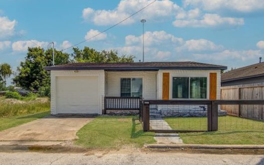 3-Bedroom Single Family Home for Rent in Houston, TX 77022 – $1800/mo | 2 Baths | Updated 2025