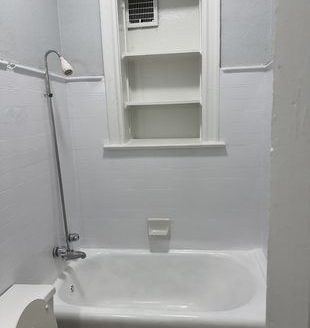 4-Bedroom Apartment  for Rent in Chicago, IL 60637 – $2300/mo | 2 Baths | Updated 2025