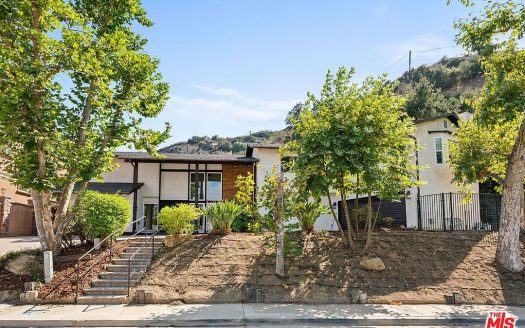 Single Family Home for Sale in Woodland Hills, CA 91364 – 5 Bedrooms, 4 Baths – $1750000