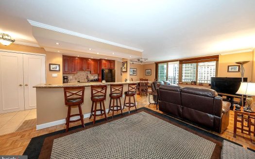 Condo for Sale in Philadelphia, PA 19103 – 1 Bedroom, 1 Bath – $375000