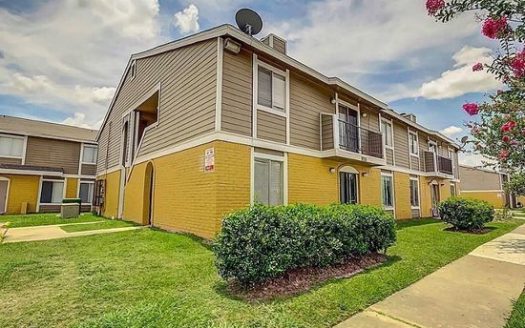 2-Bedroom Townhouse  for Rent in Houston, TX 77082 – $1395/mo | 2 Baths | Updated 2025