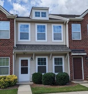 3-Bedroom Townhouse for Rent in Charlotte, NC 28269 – $1650/mo | 3 Baths | Updated 2025