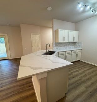 3-Bedroom Townhouse for Rent in Austin, TX 78745 – $2500/mo | 3 Baths | Updated 2025