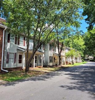 2-Bedroom Townhouse  for Rent in Charlotte, NC 28211 – $1395/mo | 2 Baths | Updated 2025