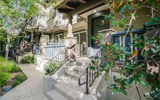 Townhouse for Sale in La Crescenta, CA 91214 – 3 Bedrooms, 3 Baths – $905000