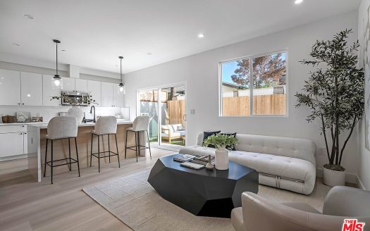 Townhouse for Sale in Los Angeles, CA 90034 – 4 Bedrooms, 3 Baths – $1179000