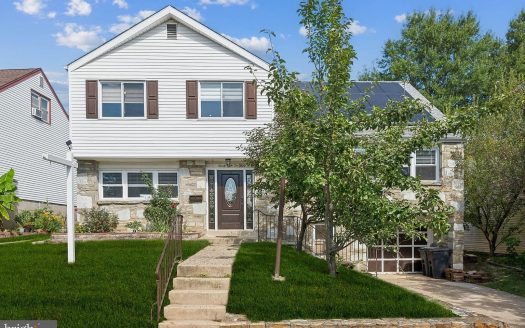 Single Family Home for Sale in Philadelphia, PA 19115 – 4 Bedrooms, 4 Baths – $575000