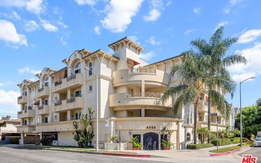 Condo for Sale in North Hollywood, CA 91602 – 2 Bedrooms, 2 Baths – $739995