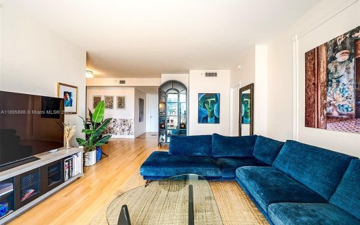 Condo for Sale in Miami, FL 33131 – 2 Bedrooms, 2 Baths – $890000