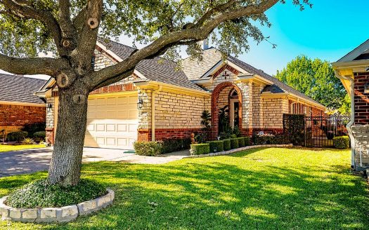 Single Family Home for Sale in Fort Worth, TX 76120 – 3 Bedrooms, 3 Baths – $399900