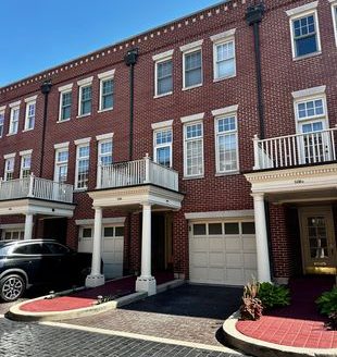 3-Bedroom Townhouse  for Rent in Chicago, IL 60614 – $4500/mo | 3 Baths | Updated 2025