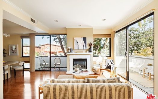 Townhouse for Sale in Los Angeles, CA 90034 – 2 Bedrooms, 3 Baths – $925000