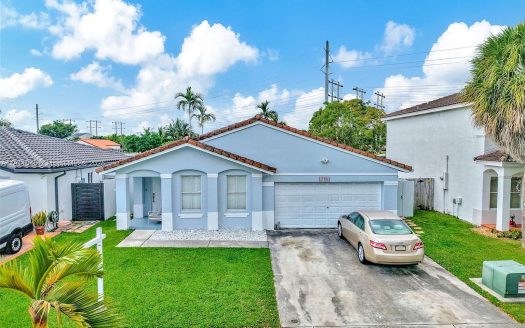Single Family Home for Sale in Miami, FL 33177 – 4 Bedrooms, 3 Baths – $670000