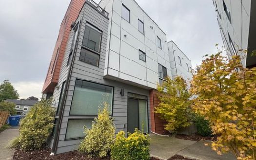 3-Bedroom Townhouse  for Rent in Seattle, WA 98108 – $2950/mo | 3 Baths | Updated 2025