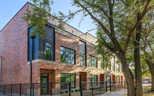 3-Bedroom Townhouse  for Rent in Chicago, IL 60645 – $4200/mo | 4 Baths | Updated 2025