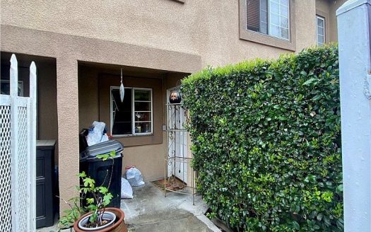 Townhouse for Sale in North Hills, CA 91343 – 3 Bedrooms, 3 Baths – $475000