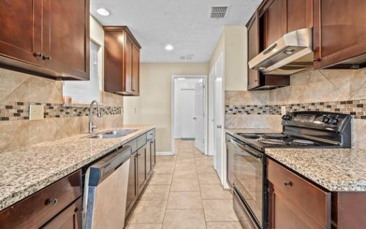 3-Bedroom Single Family Home for Rent in Houston, TX 77099 – $1800/mo | 2 Baths | Updated 2025