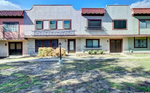 Townhouse for Sale in San Antonio, TX 78239 – 3 Bedrooms, 3 Baths – $160000
