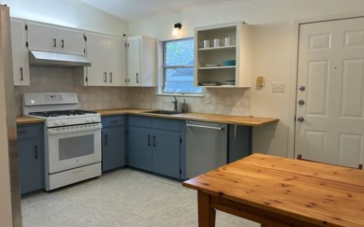 2-Bedroom Single Family Home for Rent in Austin, TX 78704 – $2400/mo | 1 Baths | Updated 2025