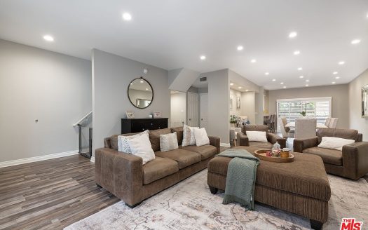 Townhouse for Sale in Sherman Oaks, CA 91403 – 3 Bedrooms, 3 Baths – $949000