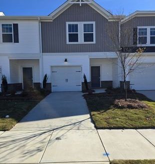 3-Bedroom Townhouse for Rent in Charlotte, NC 28216 – $1950/mo | 3 Baths | Updated 2025