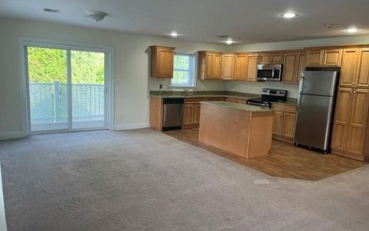 2-Bedroom Single Family Home for Rent in Lindenhurst, NY 11757 – $2800/mo | 1 Baths | Updated 2025