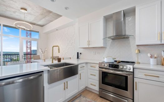 Condo for Sale in Nashville, TN 37203 – 1 Bedroom, 1 Bath – $469000