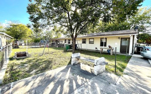 Multi Family Home for Sale in San Antonio, TX 78237 – 6 Bedrooms, 3 Baths – $229900