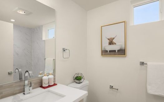 3-Bedroom Townhouse  for Rent in Seattle, WA 98133 – $3195/mo | 3 Baths | Updated 2025