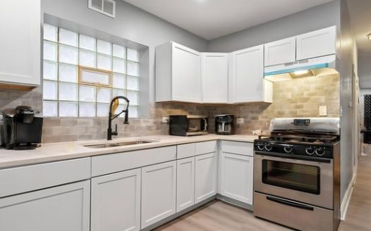 3-Bedroom Apartment  for Rent in Chicago, IL 60621 – $1900/mo | 1 Baths | Updated 2025