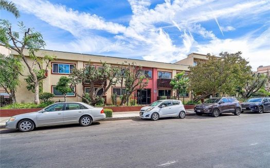 Condo for Sale in Encino, CA 91316 – 1 Bedroom, 1 Bath – $269000